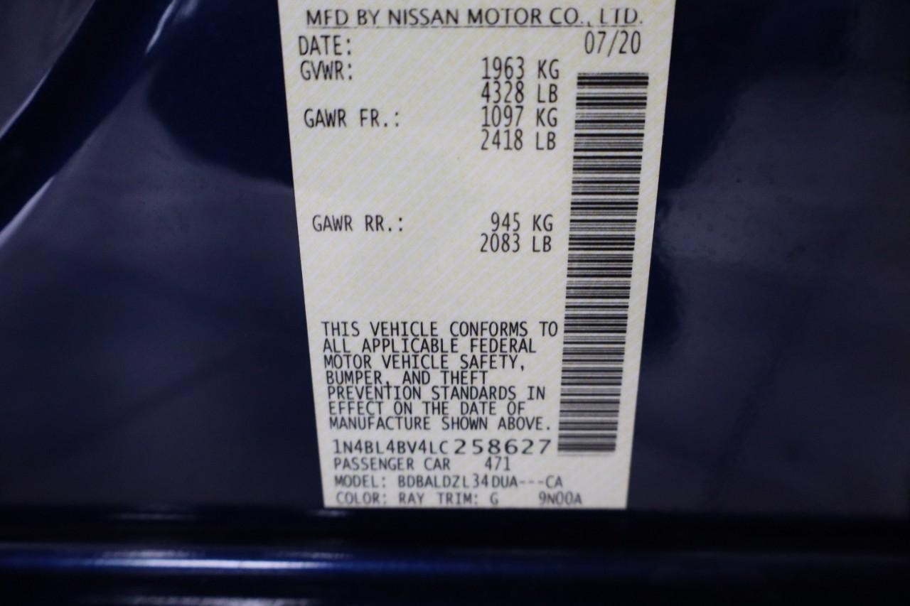 Nissan Altima Vehicle Full-screen Gallery Image 20