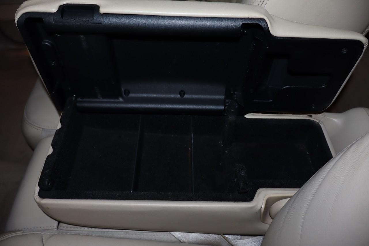Lincoln Town Car Vehicle Full-screen Gallery Image 14