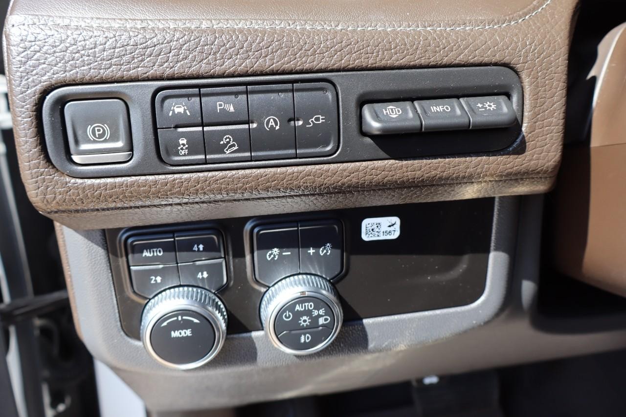 GMC Yukon Vehicle Full-screen Gallery Image 13