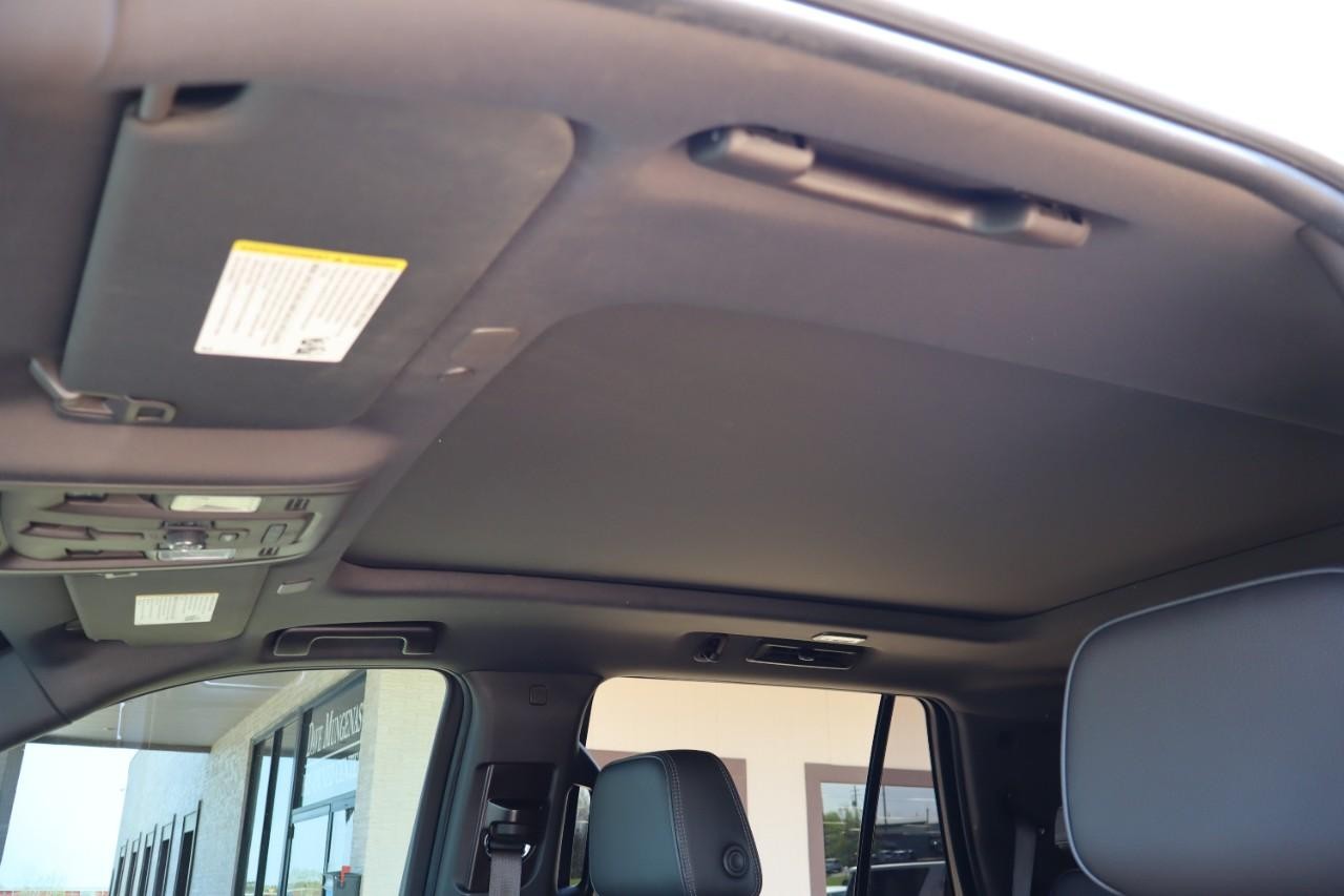 GMC Yukon Vehicle Full-screen Gallery Image 19