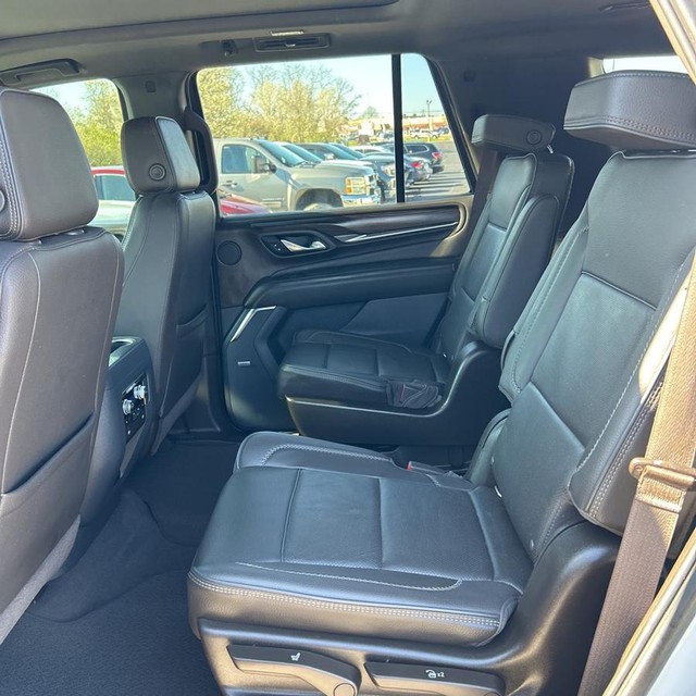 GMC Yukon Vehicle Full-screen Gallery Image 14