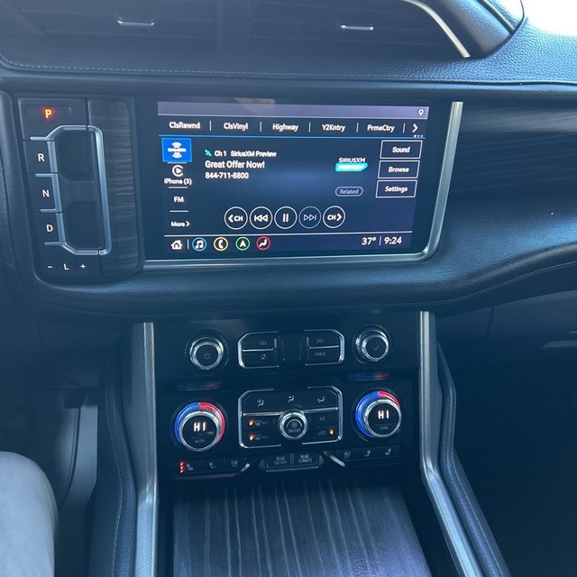 GMC Yukon Vehicle Full-screen Gallery Image 18