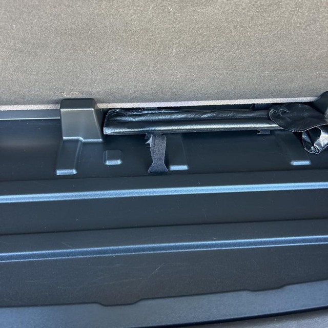 GMC Yukon Vehicle Full-screen Gallery Image 23