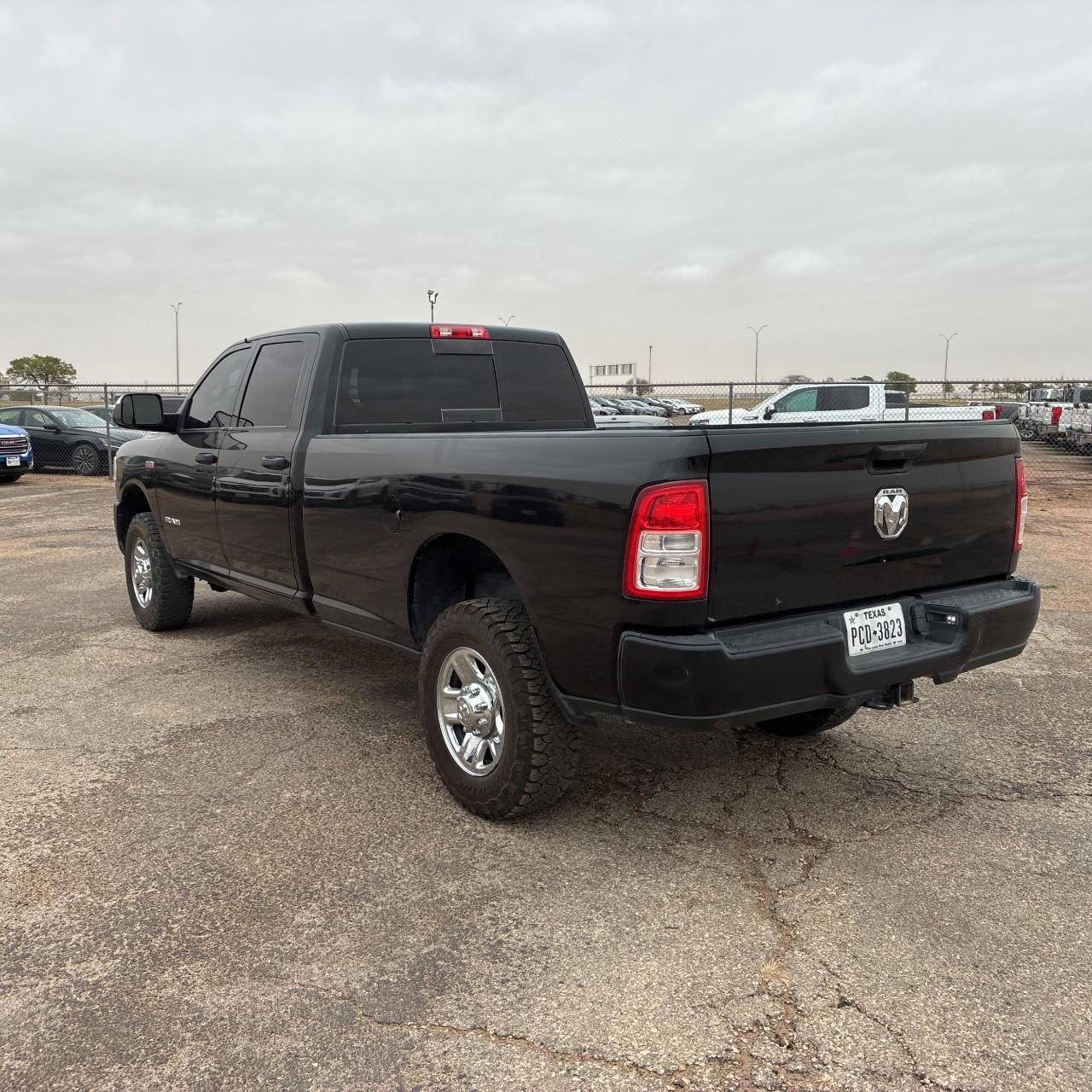 Ram 2500 Vehicle Full-screen Gallery Image 4