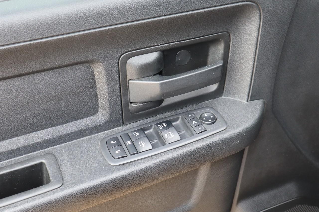 Ram 2500 Vehicle Full-screen Gallery Image 11
