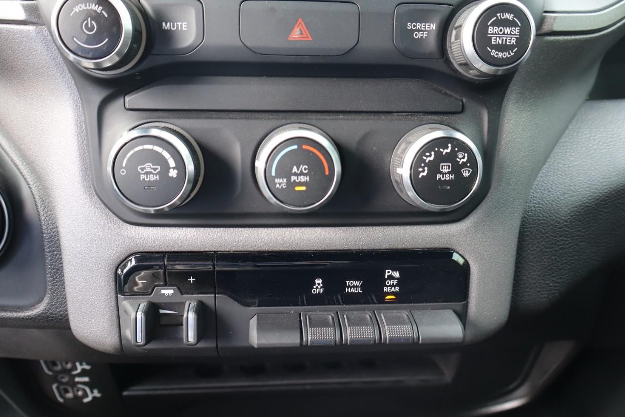 Ram 2500 Vehicle Full-screen Gallery Image 16