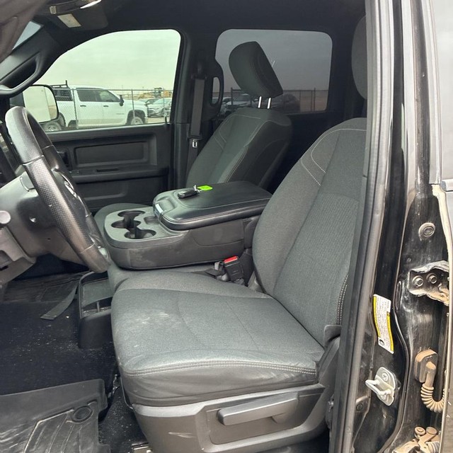 Ram 2500 Vehicle Full-screen Gallery Image 11