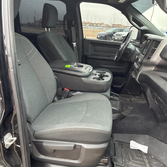 Ram 2500 Vehicle Full-screen Gallery Image 12