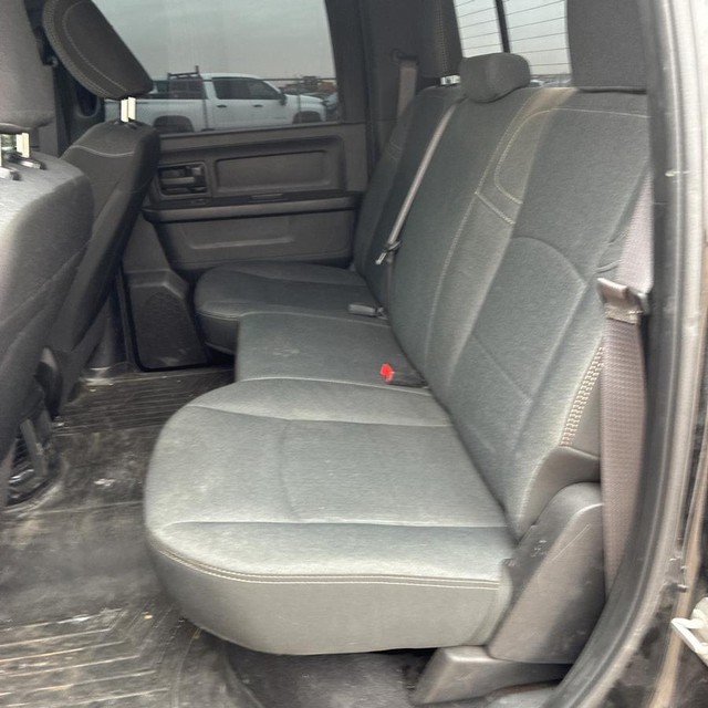 Ram 2500 Vehicle Full-screen Gallery Image 13