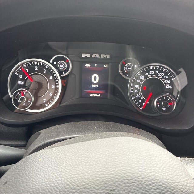 Ram 2500 Vehicle Full-screen Gallery Image 18