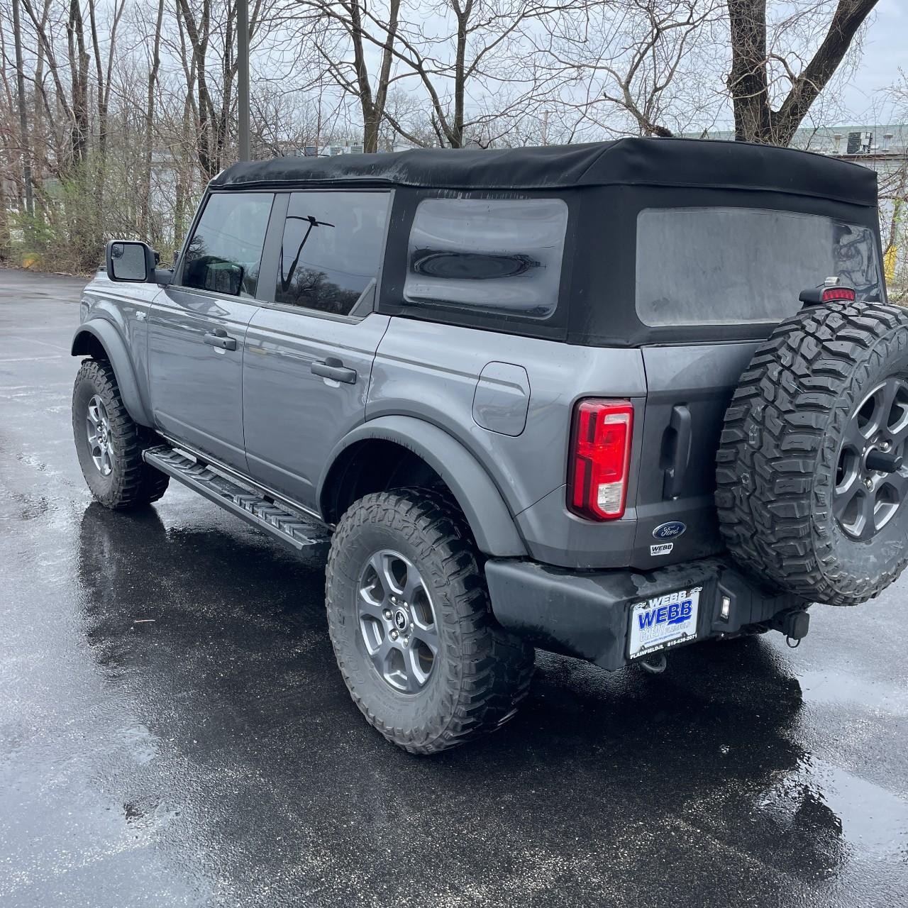 Ford Bronco Vehicle Full-screen Gallery Image 4