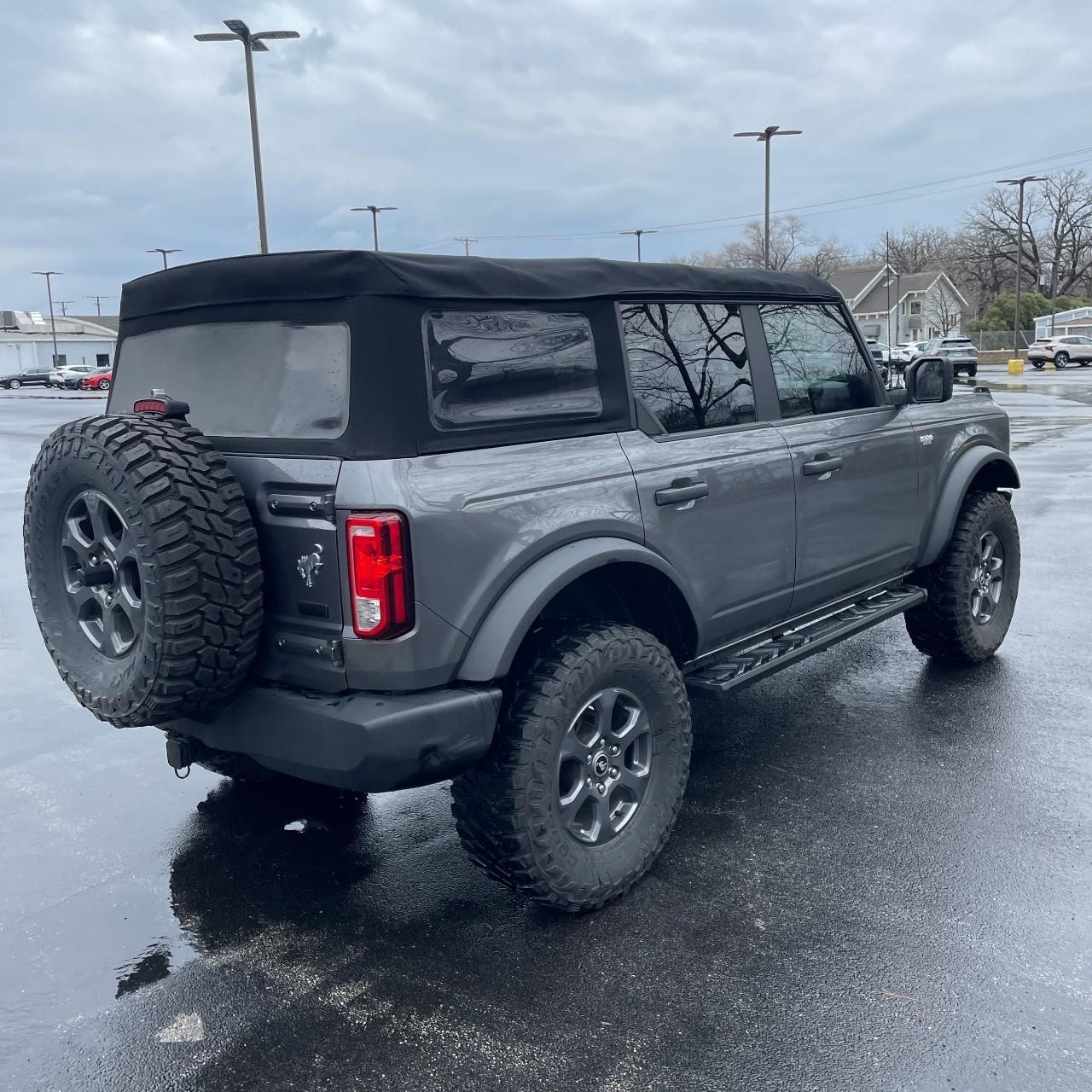 Ford Bronco Vehicle Full-screen Gallery Image 6