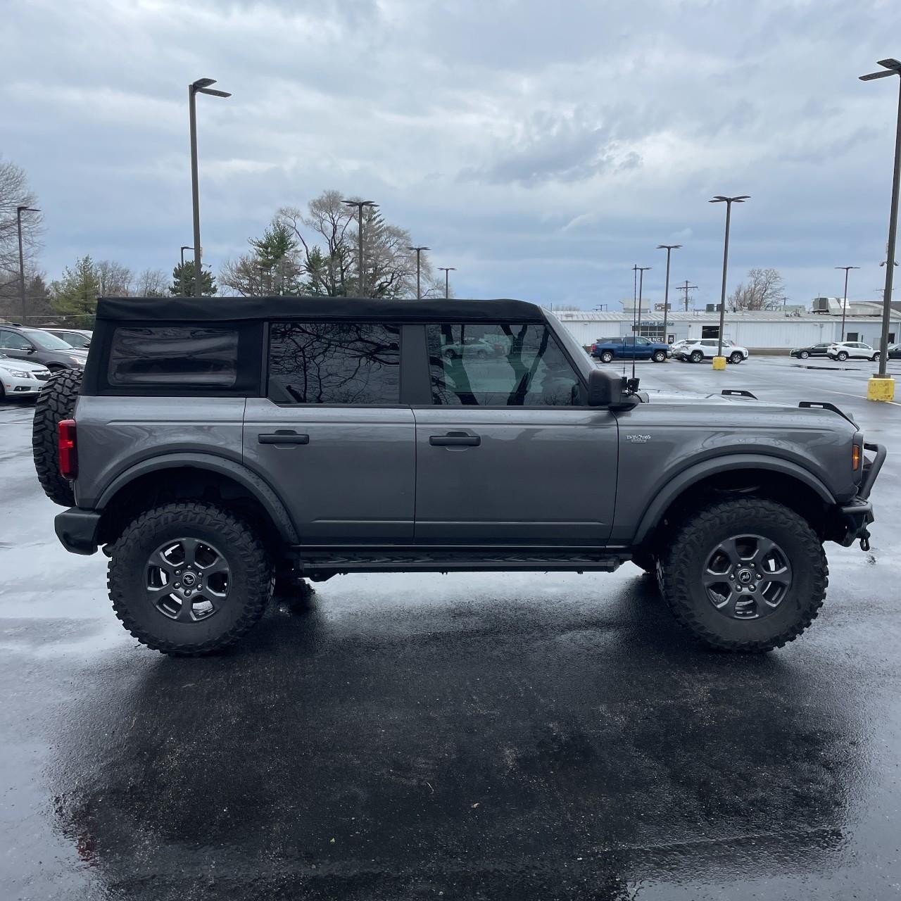 Ford Bronco Vehicle Full-screen Gallery Image 7
