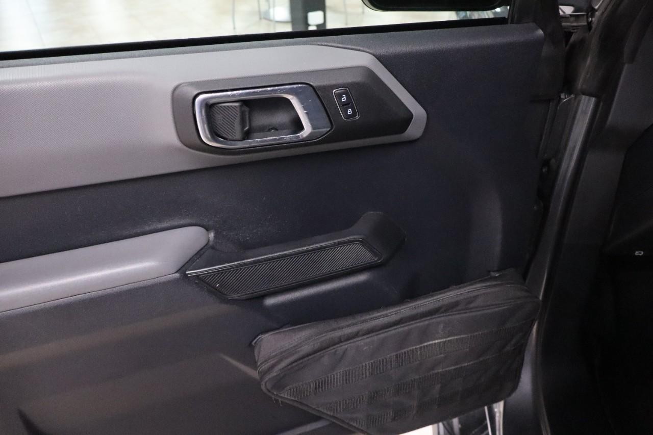 Ford Bronco Vehicle Full-screen Gallery Image 11