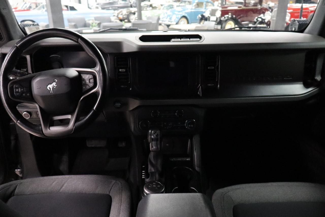 Ford Bronco Vehicle Full-screen Gallery Image 12