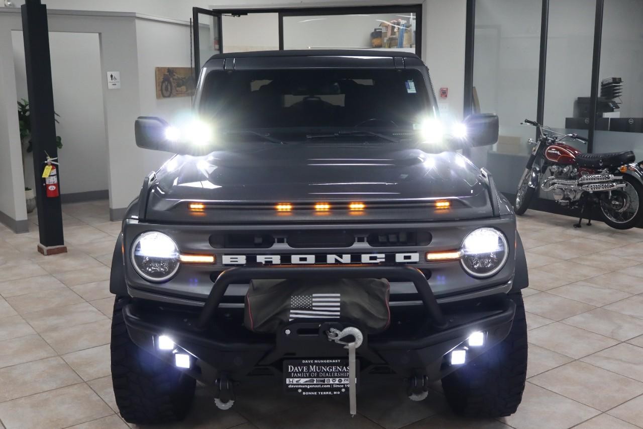 Ford Bronco Vehicle Full-screen Gallery Image 18