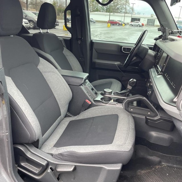 Ford Bronco Vehicle Full-screen Gallery Image 12