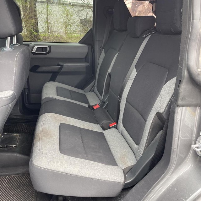 Ford Bronco Vehicle Full-screen Gallery Image 13