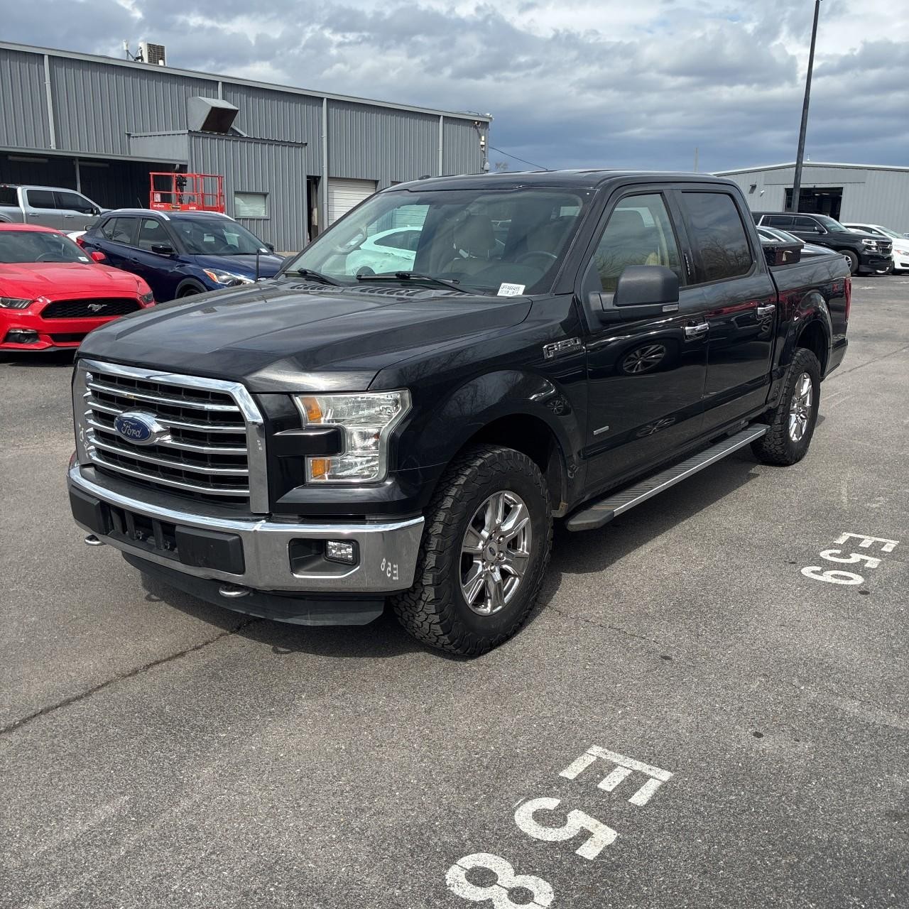 Ford F-150 Vehicle Full-screen Gallery Image 2