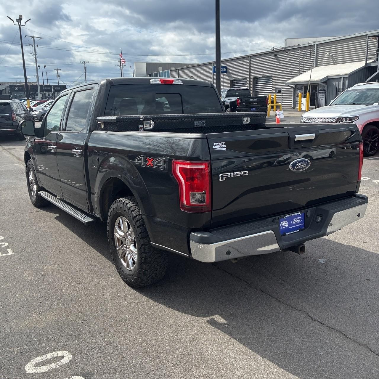 Ford F-150 Vehicle Full-screen Gallery Image 4