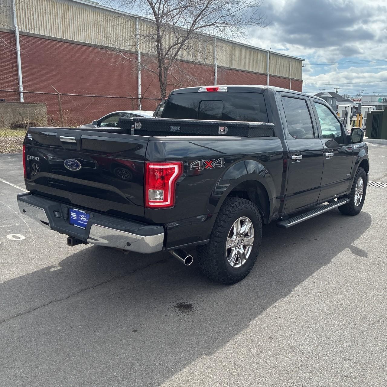 Ford F-150 Vehicle Full-screen Gallery Image 5