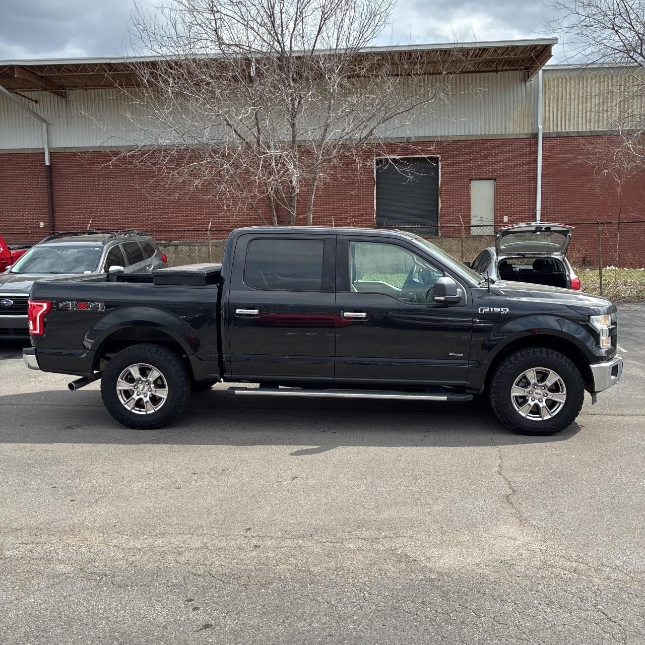 Ford F-150 Vehicle Full-screen Gallery Image 6