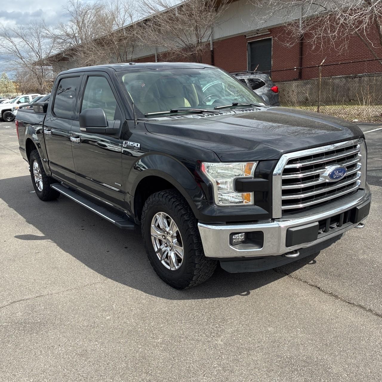 Ford F-150 Vehicle Full-screen Gallery Image 7