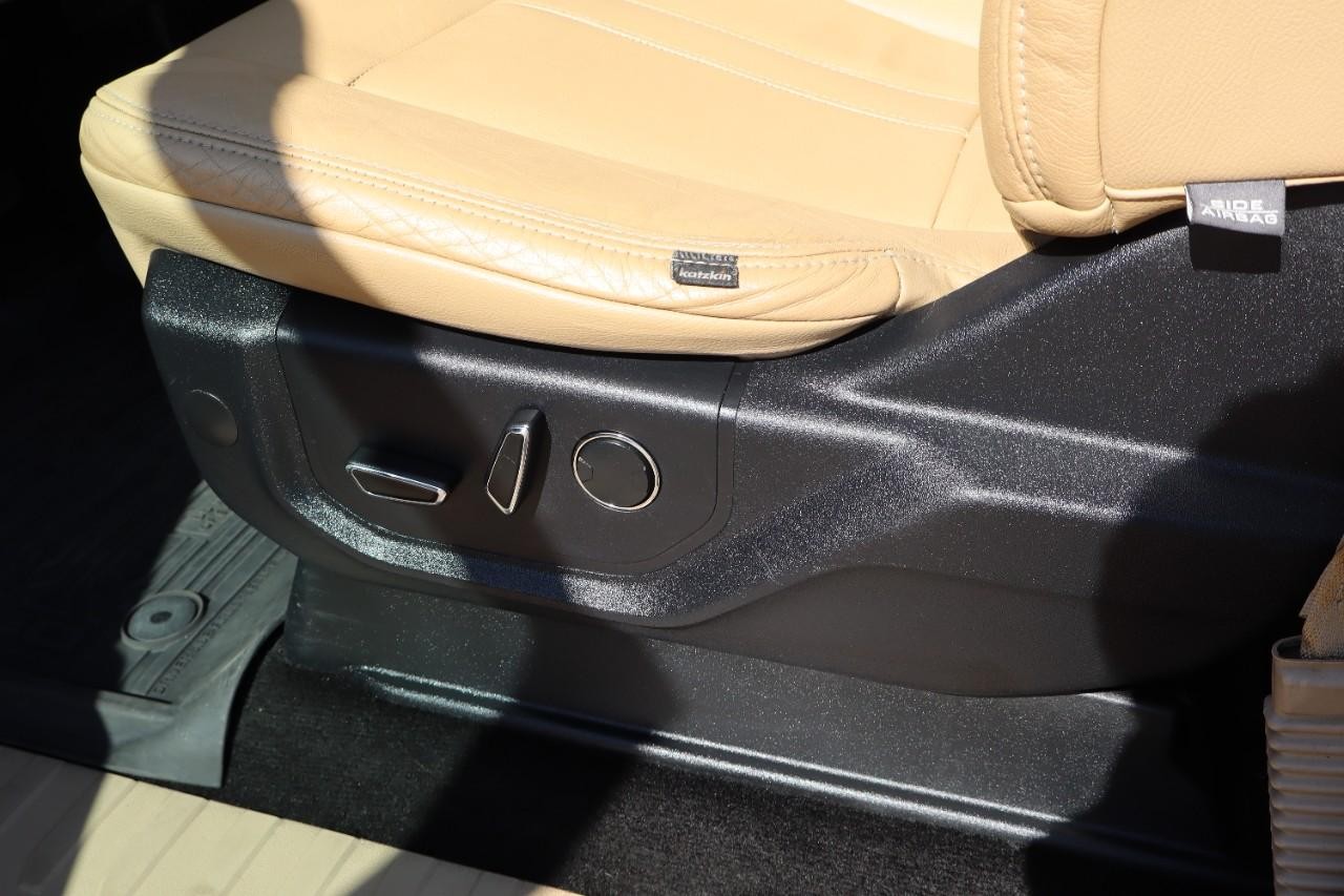 Ford F-150 Vehicle Full-screen Gallery Image 10