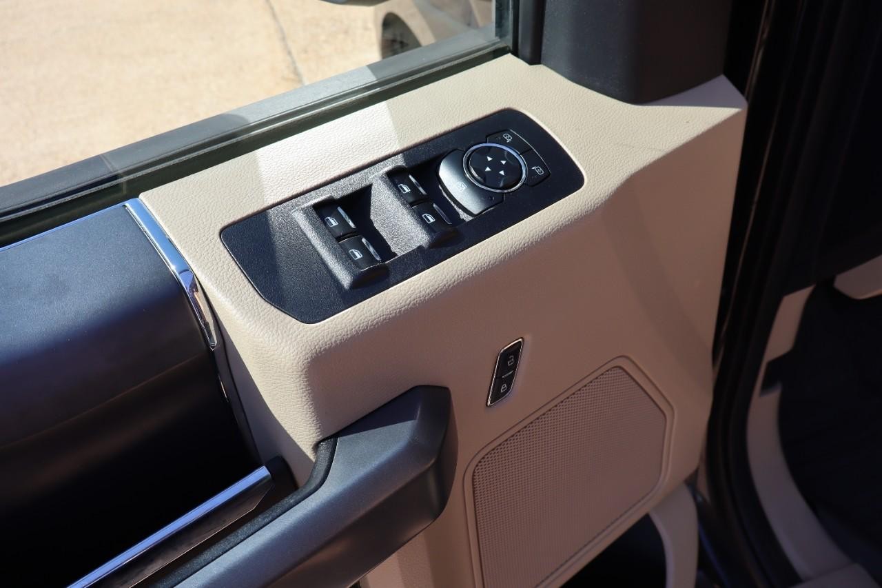 Ford F-150 Vehicle Full-screen Gallery Image 11