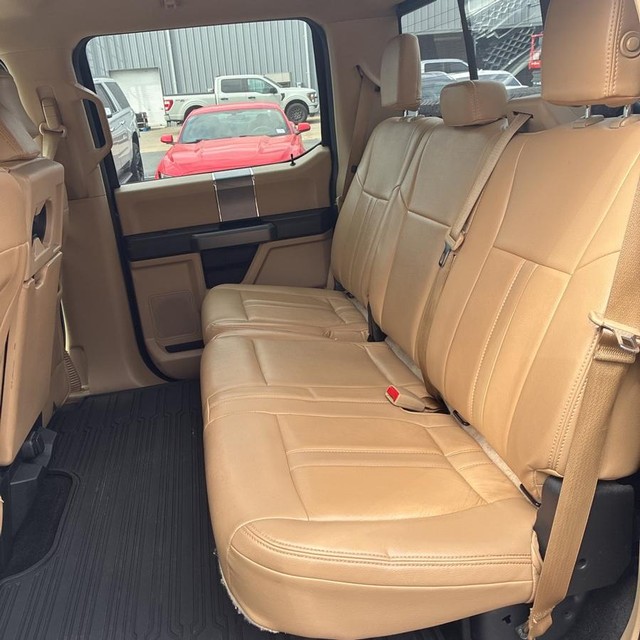 Ford F-150 Vehicle Full-screen Gallery Image 12