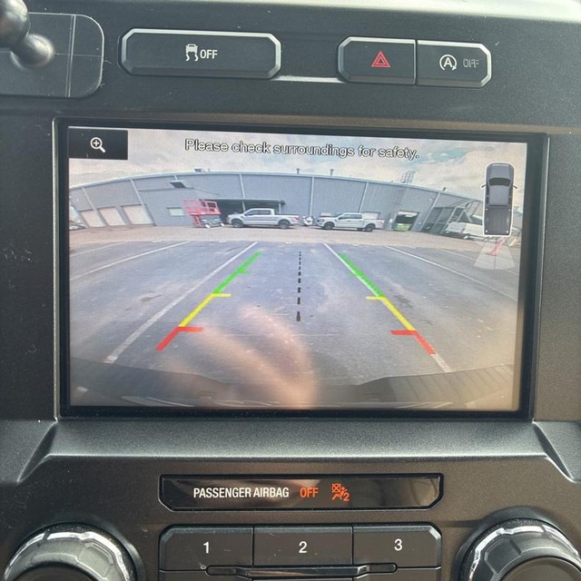 Ford F-150 Vehicle Full-screen Gallery Image 16