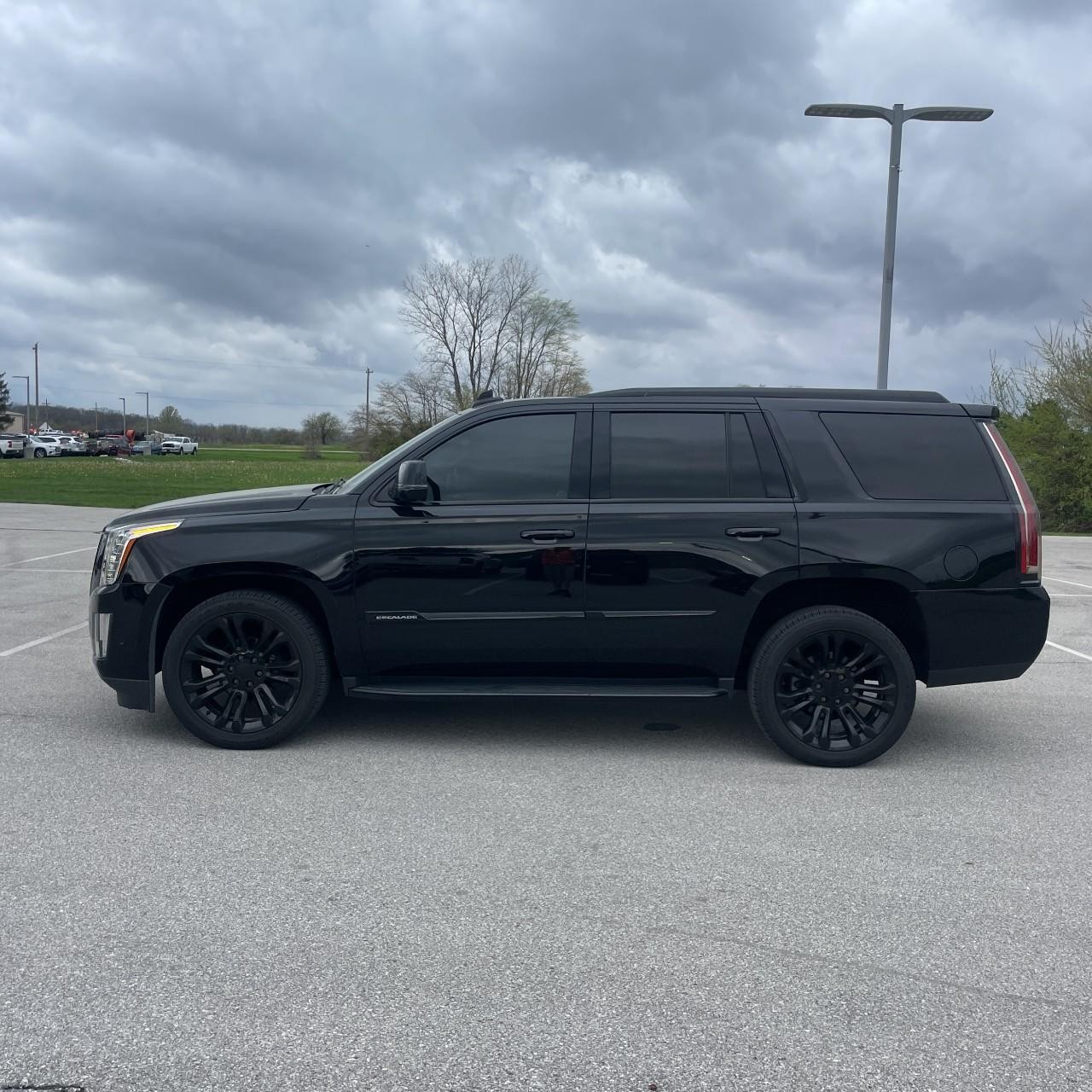 Cadillac Escalade Vehicle Full-screen Gallery Image 3