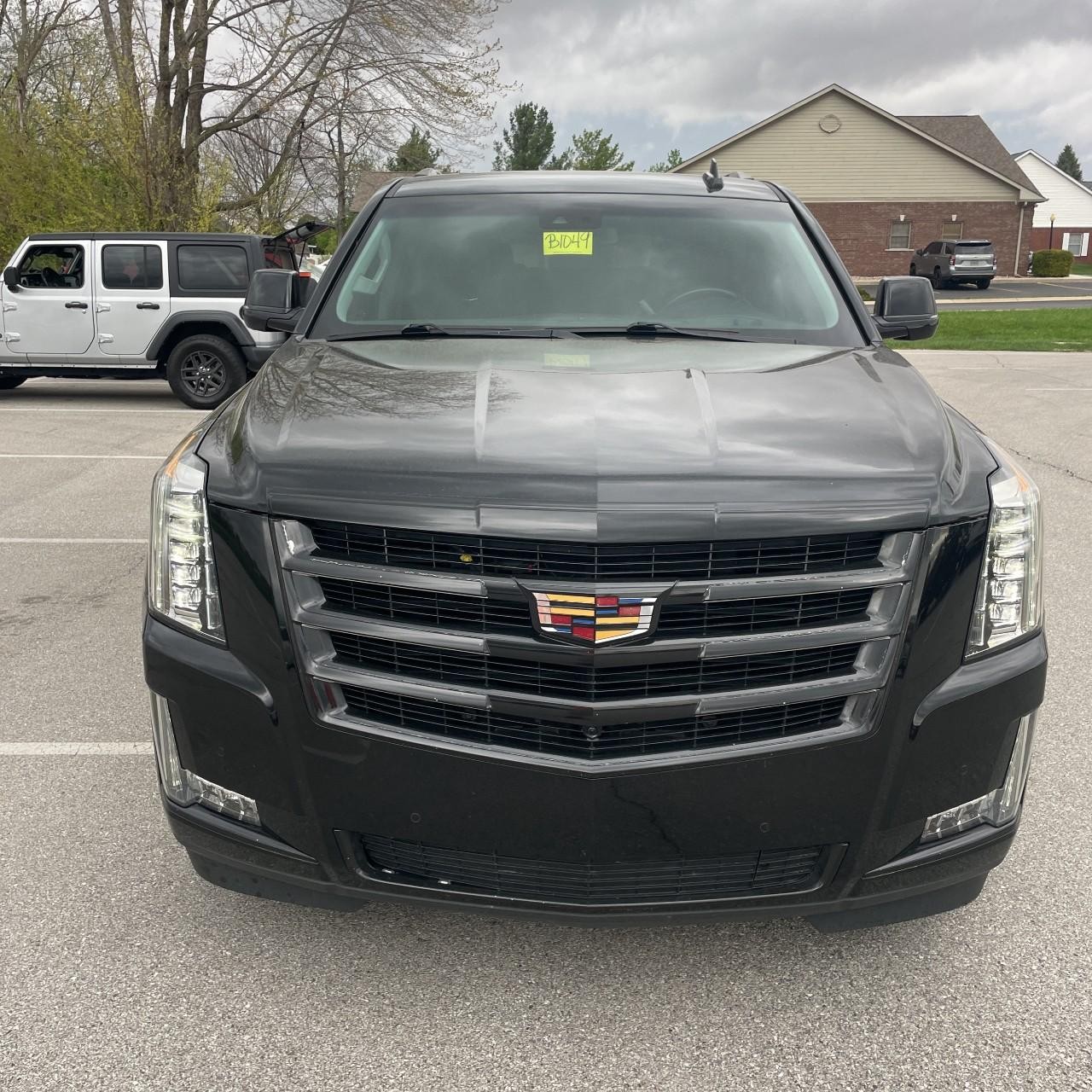 Cadillac Escalade Vehicle Full-screen Gallery Image 6