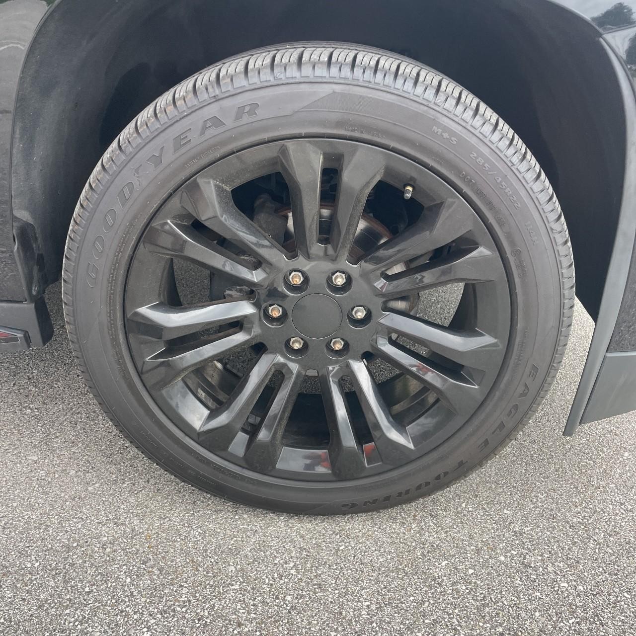 Cadillac Escalade Vehicle Full-screen Gallery Image 7