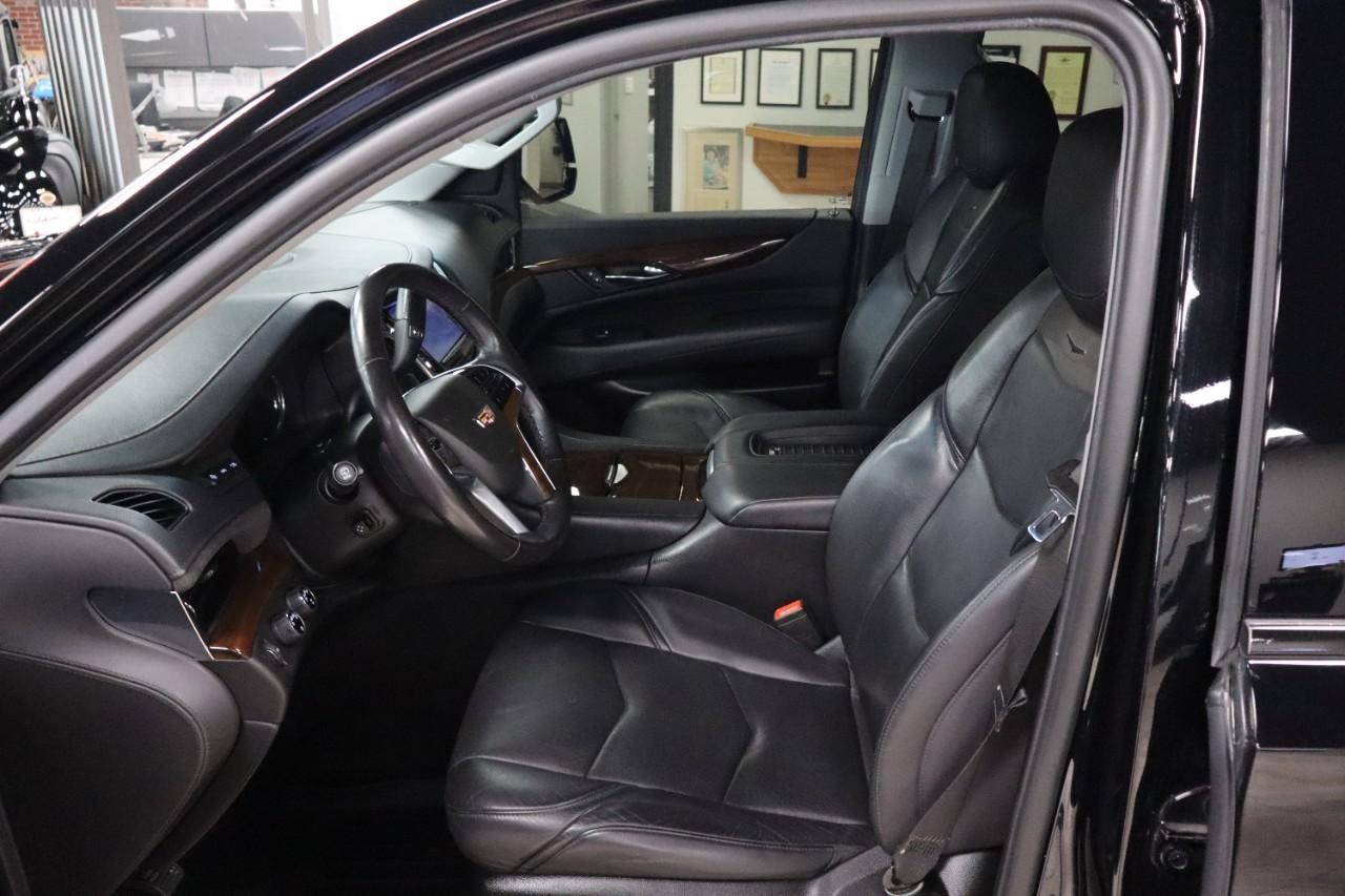 Cadillac Escalade Vehicle Full-screen Gallery Image 09