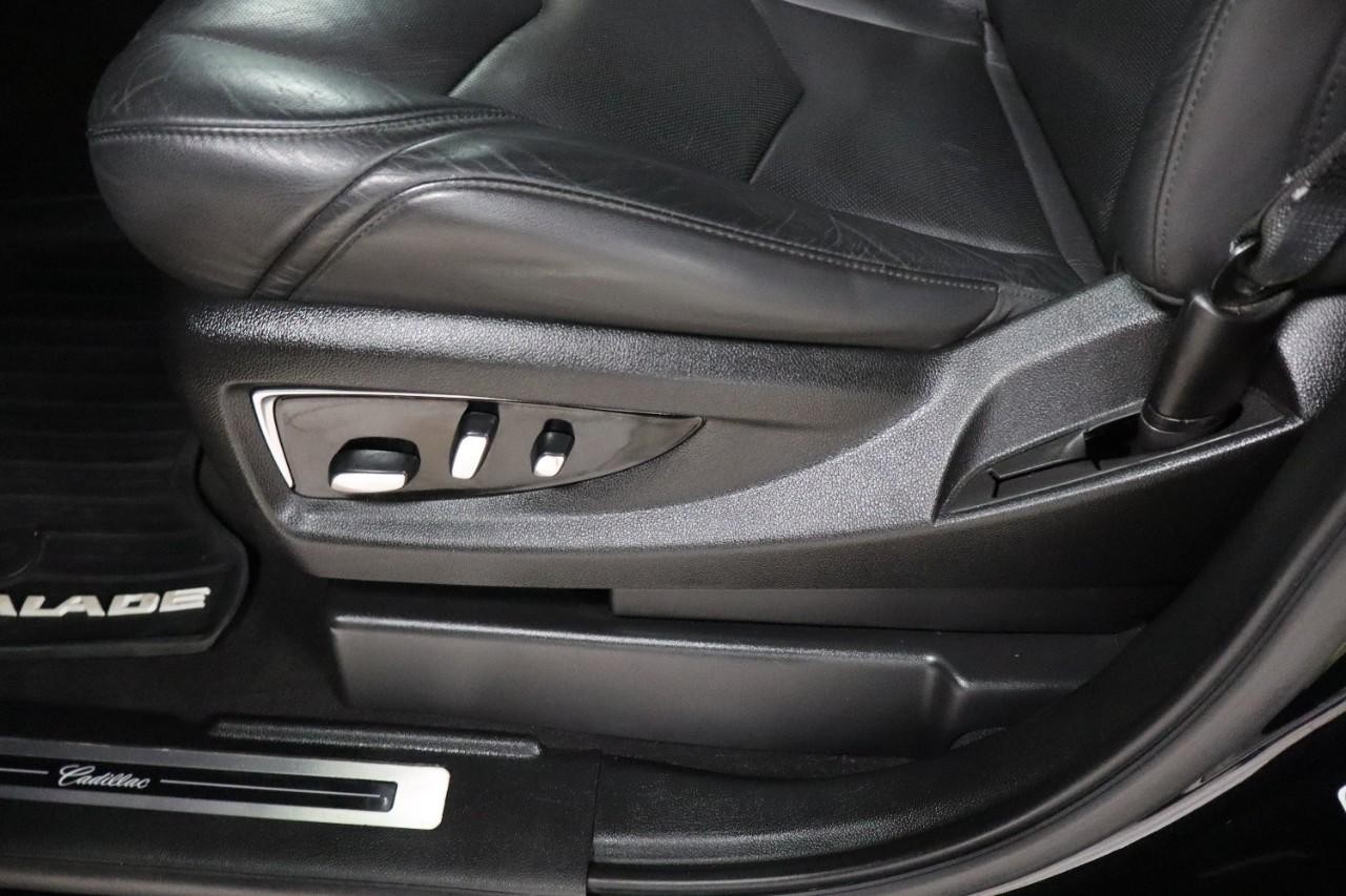 Cadillac Escalade Vehicle Full-screen Gallery Image 10