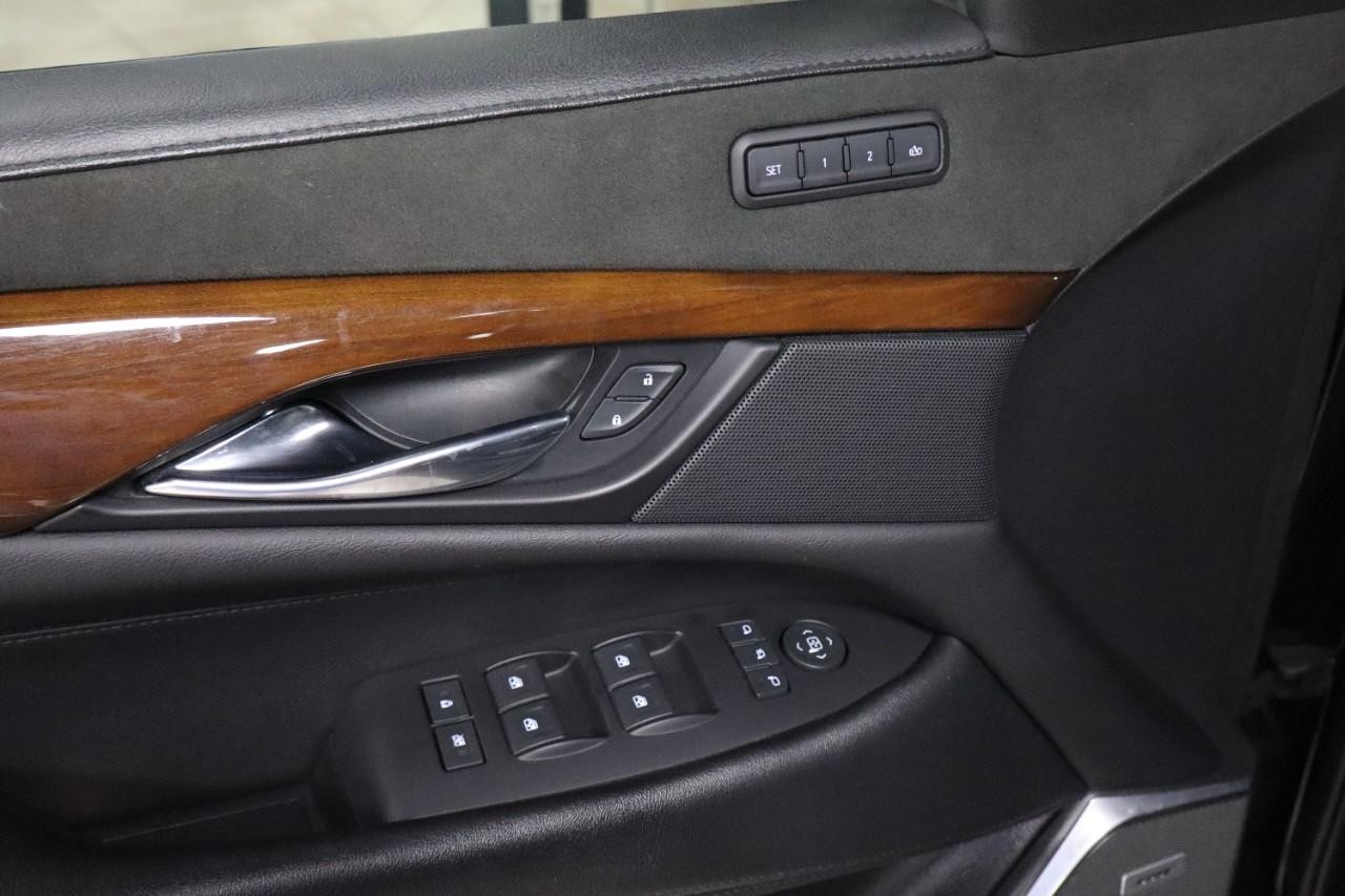 Cadillac Escalade Vehicle Full-screen Gallery Image 11