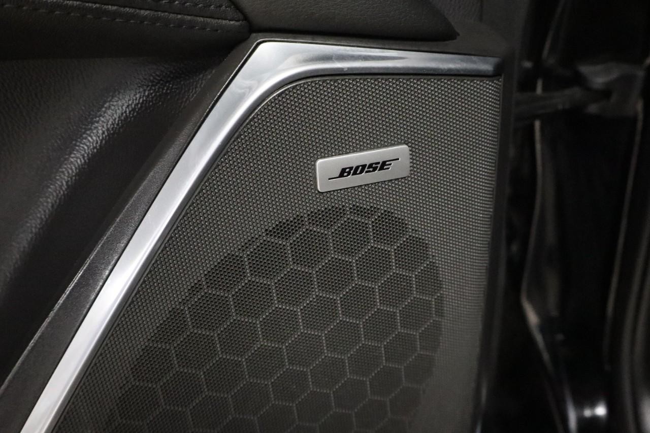 Cadillac Escalade Vehicle Full-screen Gallery Image 12