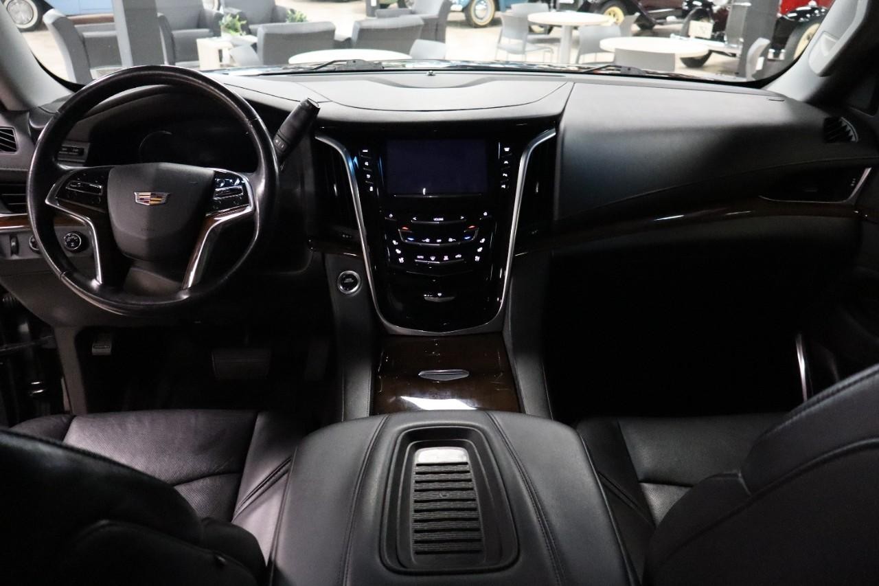 Cadillac Escalade Vehicle Full-screen Gallery Image 13