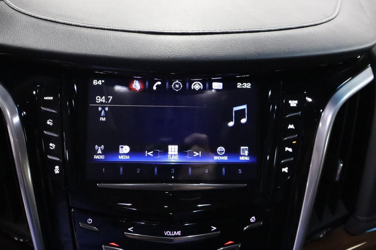 Cadillac Escalade Vehicle Full-screen Gallery Image 16