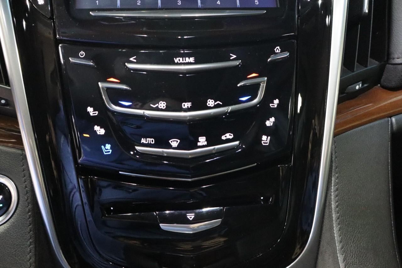 Cadillac Escalade Vehicle Full-screen Gallery Image 17