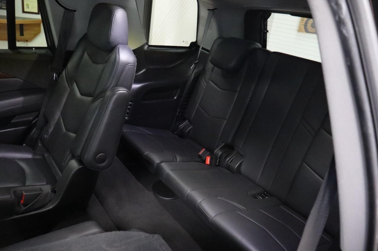 Cadillac Escalade Vehicle Full-screen Gallery Image 19