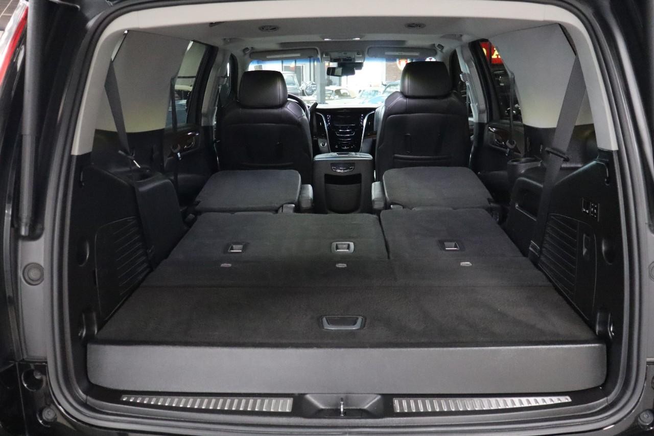 Cadillac Escalade Vehicle Full-screen Gallery Image 20