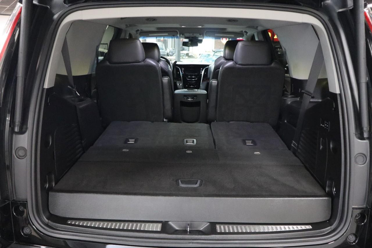 Cadillac Escalade Vehicle Full-screen Gallery Image 21