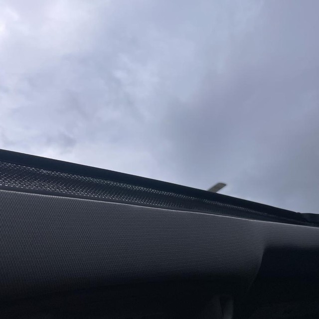 Cadillac Escalade Vehicle Full-screen Gallery Image 12