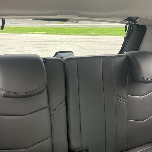 Cadillac Escalade Vehicle Full-screen Gallery Image 13