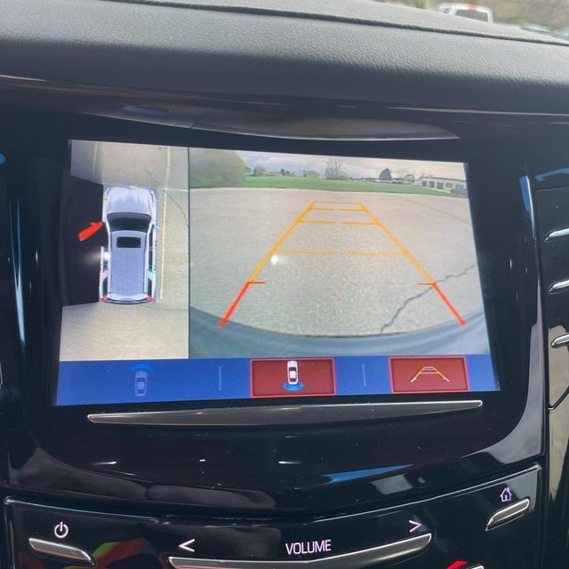 Cadillac Escalade Vehicle Full-screen Gallery Image 17