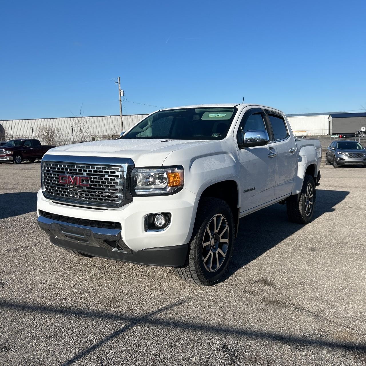 GMC Canyon Vehicle Full-screen Gallery Image 2