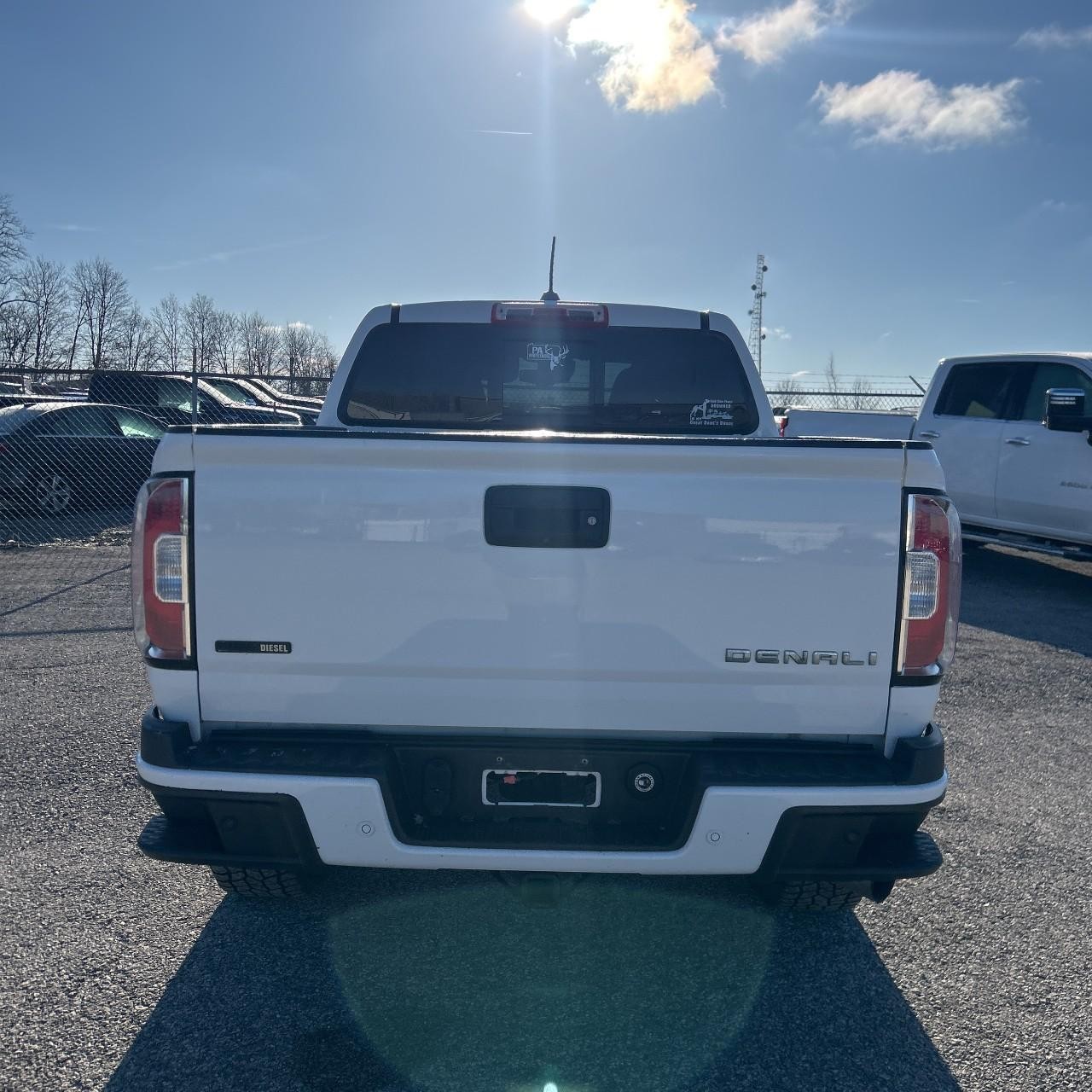 GMC Canyon Vehicle Full-screen Gallery Image 5