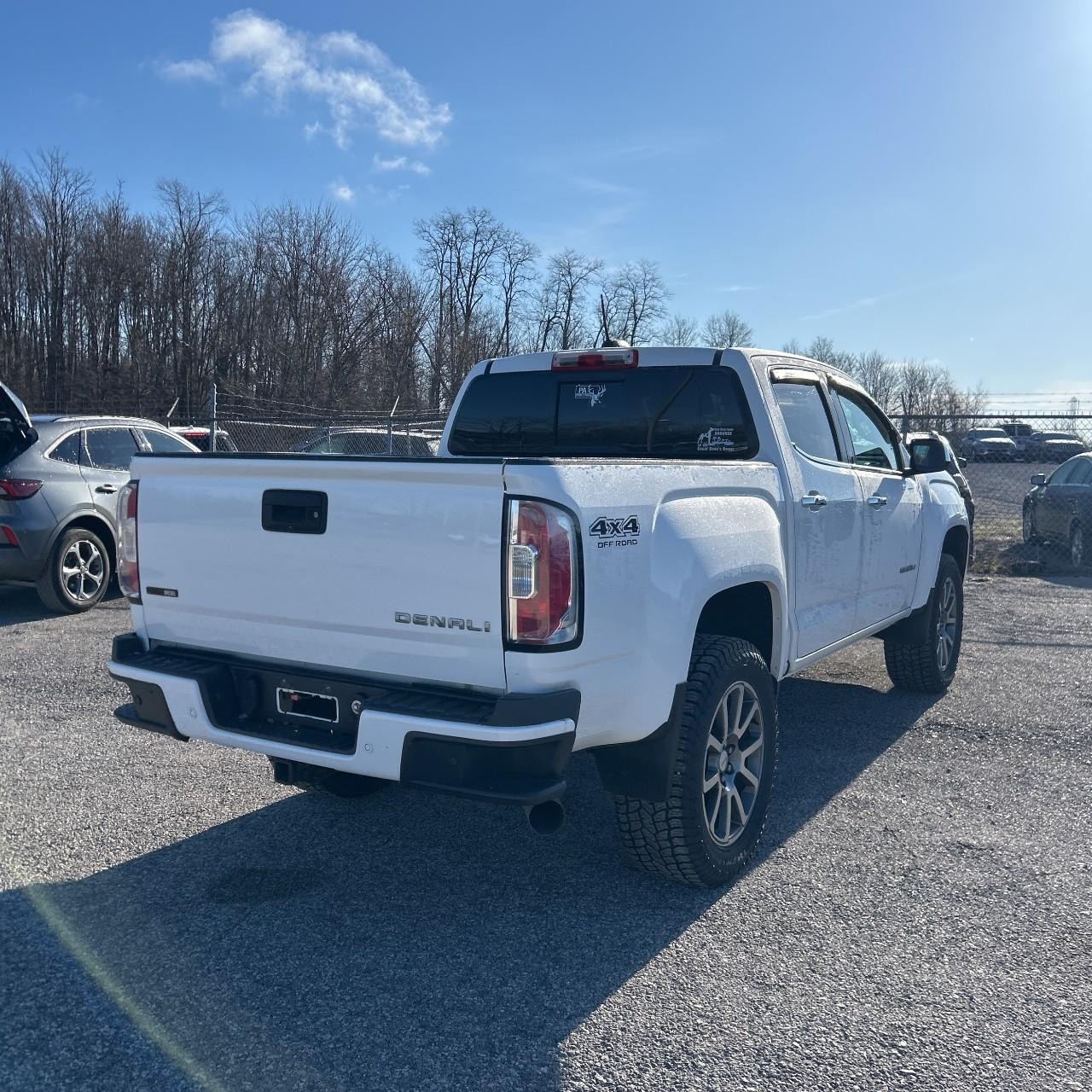 GMC Canyon Vehicle Full-screen Gallery Image 6